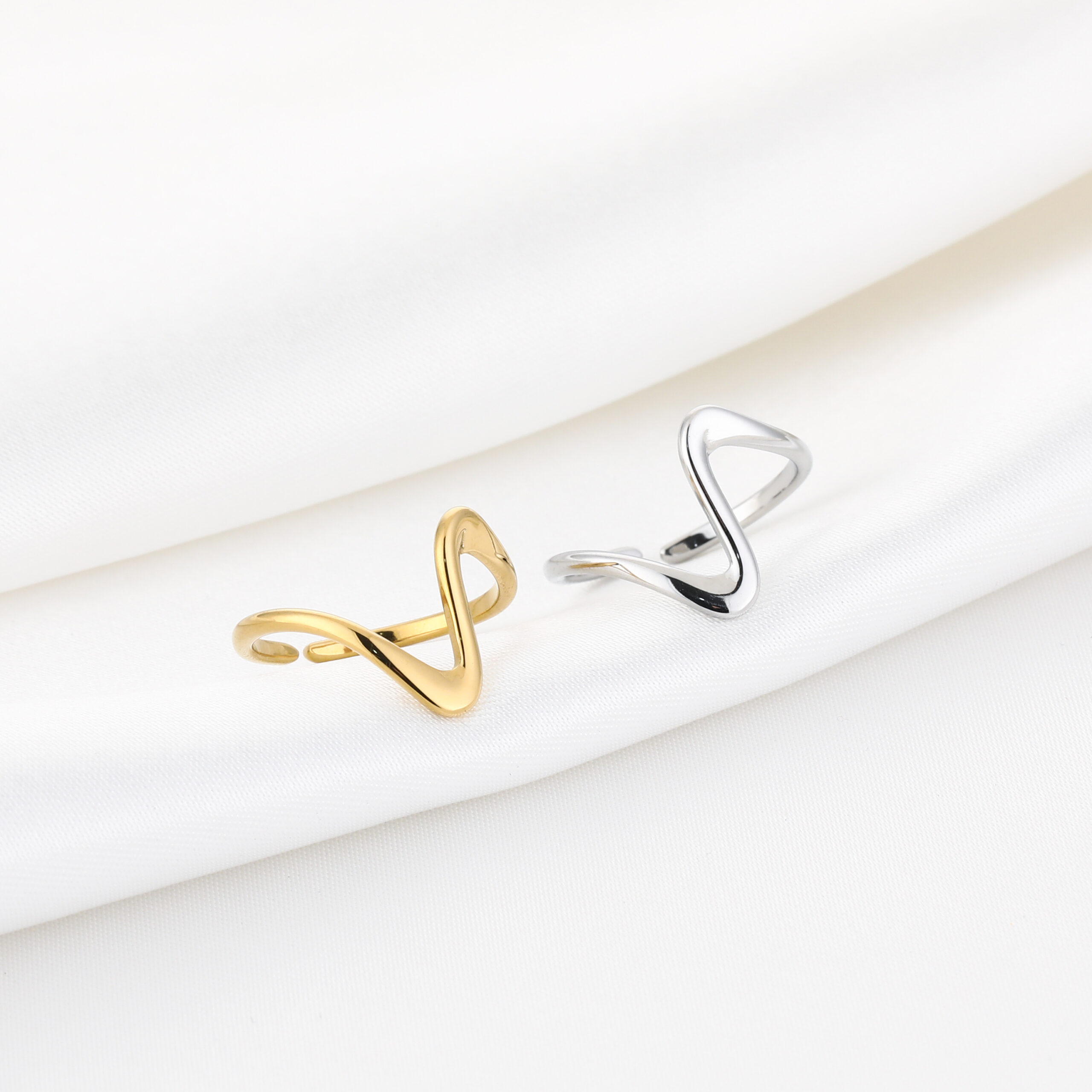 Verstelbare wave ring van stainless steel in goud en zilver